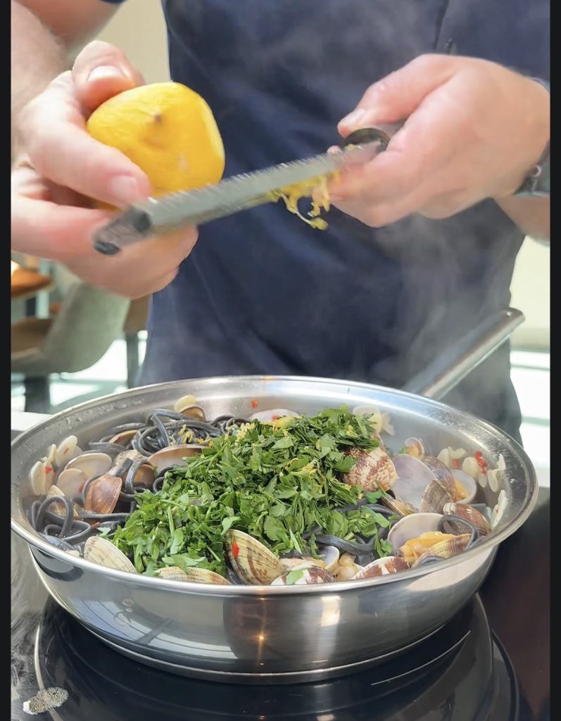pasta alle vongole recept met knoflook en witte wijn