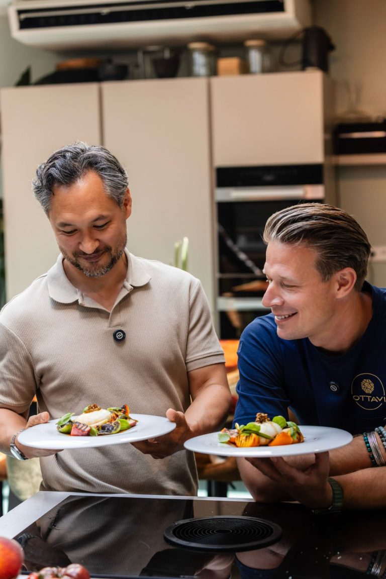 burrata met kimchi gegrilde perzik en gepekelde wilde knoflook