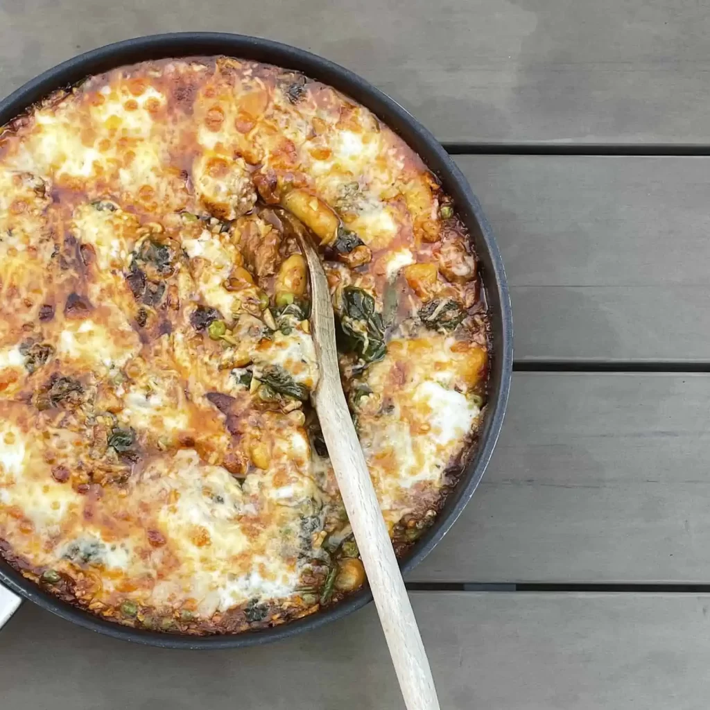 éénpan gnocchi recept met salsiccia en groene groenten