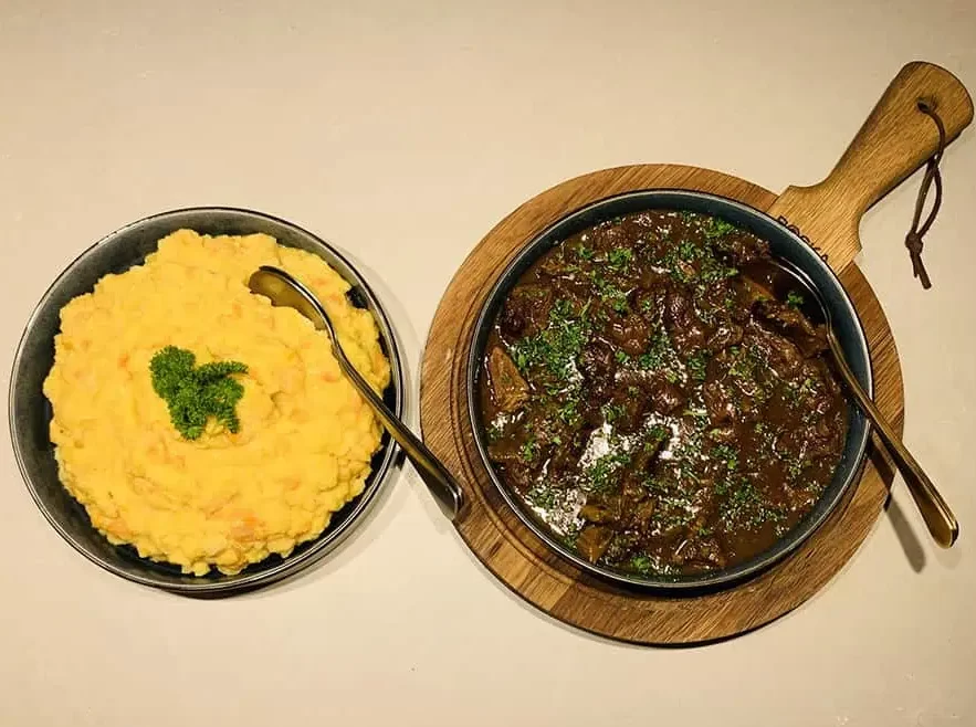 hachee recept met kruidige hutspot oud Hollands